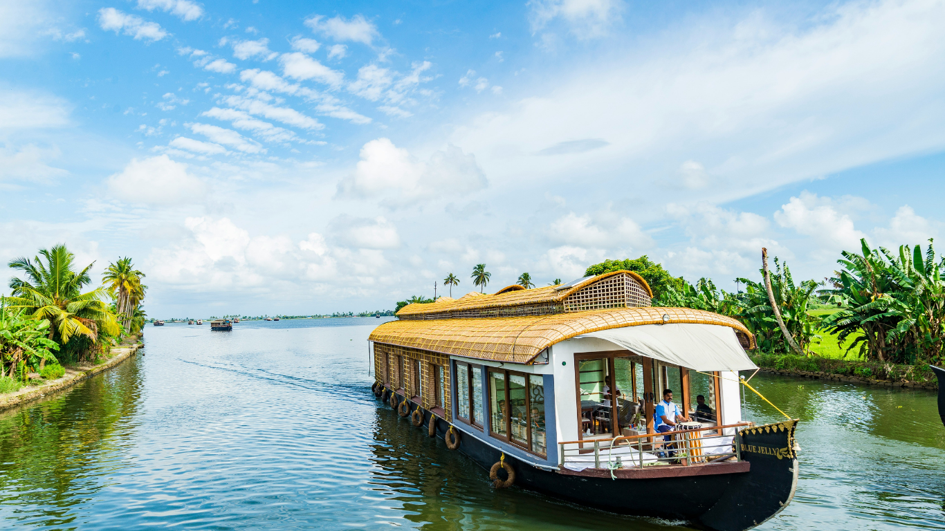 How to Choose the Best Houseboat in Alleppey – 2025 Guide